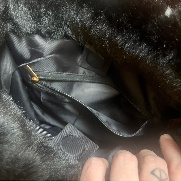 🌀🏷️🆕🎉 totw • black & white checkered fluffy tote bag - Picture 12 of 12